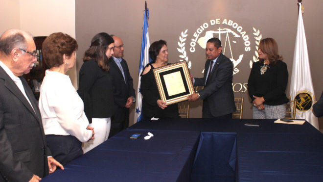 Homenaje póstumo al Abogado Luis Alonso Pineda BATRES” (QDDG)